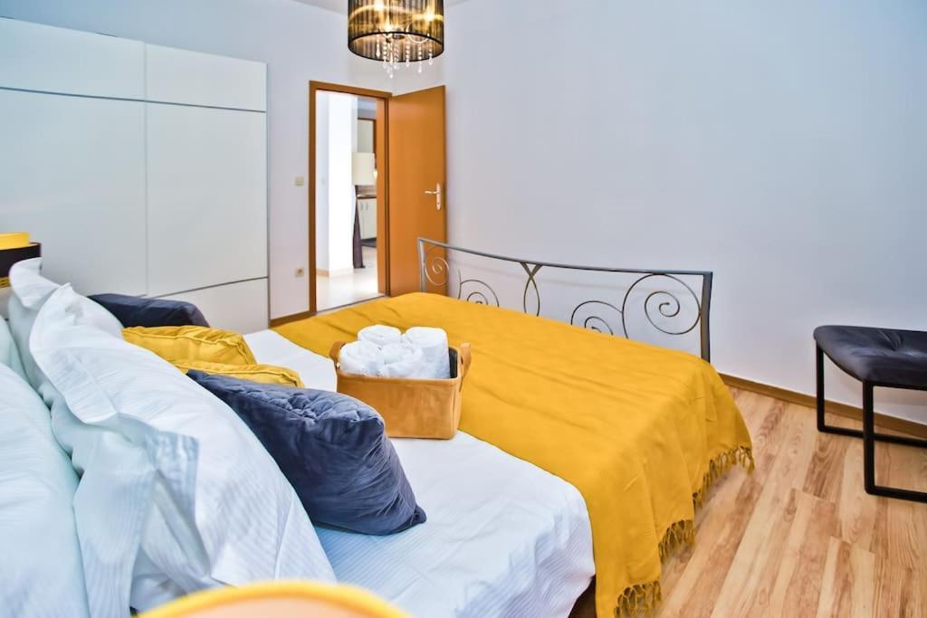 Apartman Tino With Two Sunny Terace Hvar Town Dış mekan fotoğraf