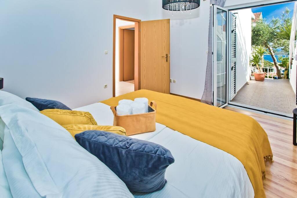 Apartman Tino With Two Sunny Terace Hvar Town Dış mekan fotoğraf